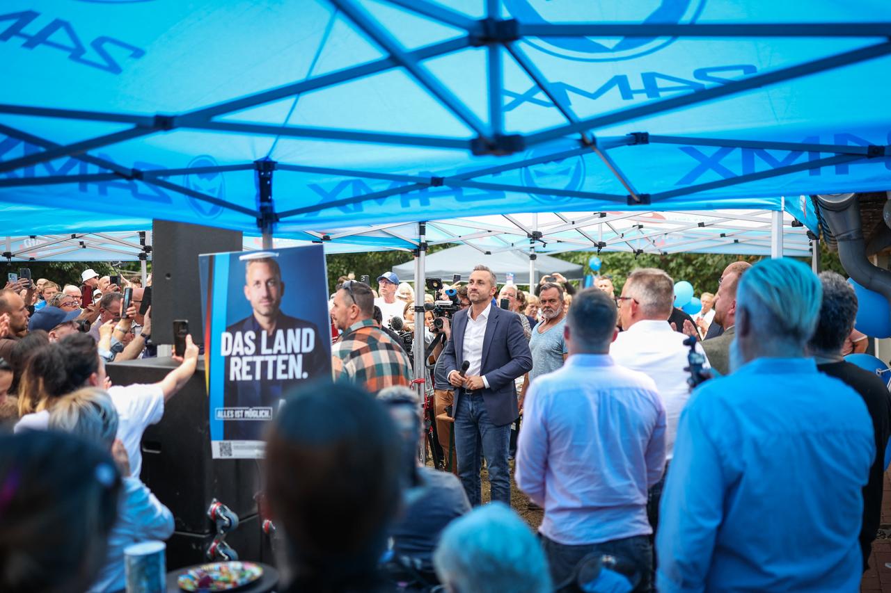 Ulrich Siegmund (C), far-right Alternative for Germany (AfD)'s main candidate in the Saxony-Anhalt state election, addresses supporters during an election campaign event in Haldensleben, eastern Germany on September 1, 2026. (AFP Photo)