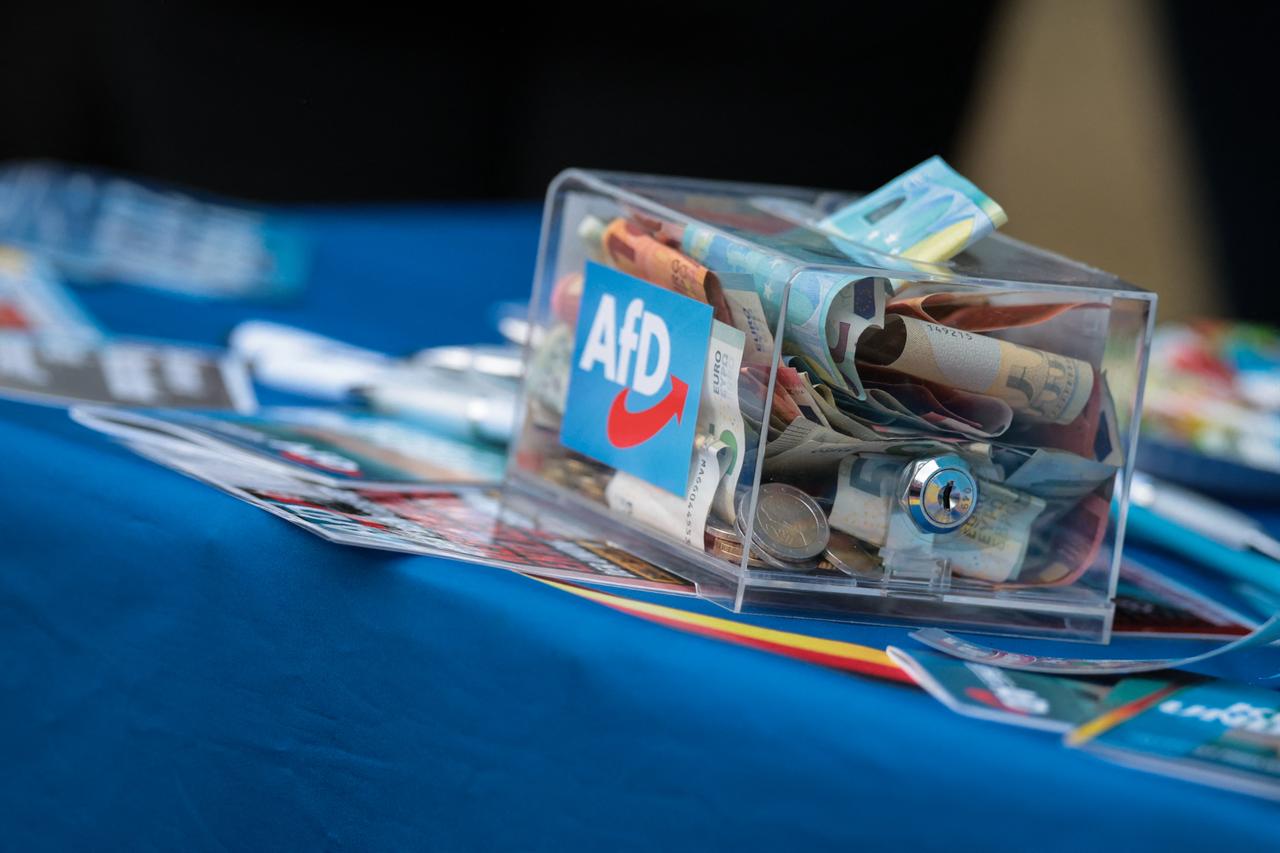 A donation box is pictured during an election campaign event of far-right Alternative for Germany (AfD) in Haldensleben,  eastern Germany on September 1, 2026. (AFP Photo)