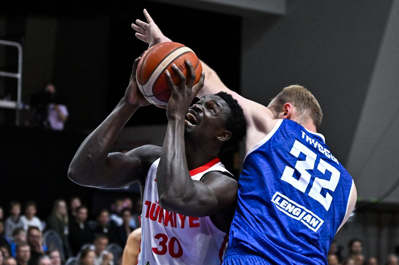 A Türkiye player attempts a shot under pressure from an Iceland defender during their FIBA Basketball World Cup 2027 European Qualifiers game at Laugardalshöll in Reykjavik, Iceland, Aug. 31, 2026. (AA Photo)
