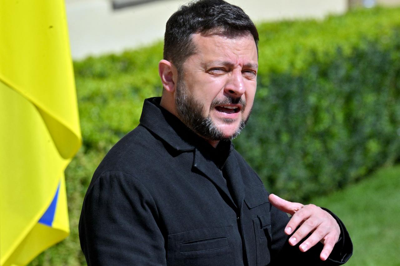Zelenskyy says Kyiv expects US envoys in 'coming days'