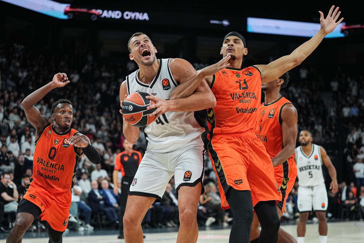 Ante Zizic (C) of Besiktas competes against Neal Sako (R) of Valencia Basket during the EuroLeague Regular Season Round 1 match between Besiktas and Valencia Basket at the Turkcell Basketball Development Center in Istanbul, Türkiye, on September 25, 2026. (AA Photo)