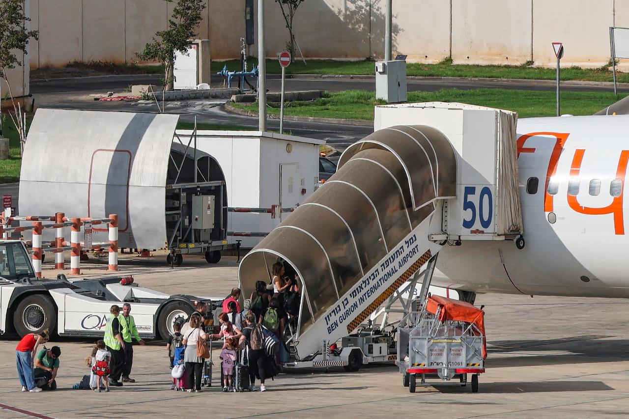 Passengers board a flydubai flight, bound for Dubai, before taking off from Ben Gurion Airport near Tel Aviv on September 30, 2026. (AFP Photo)