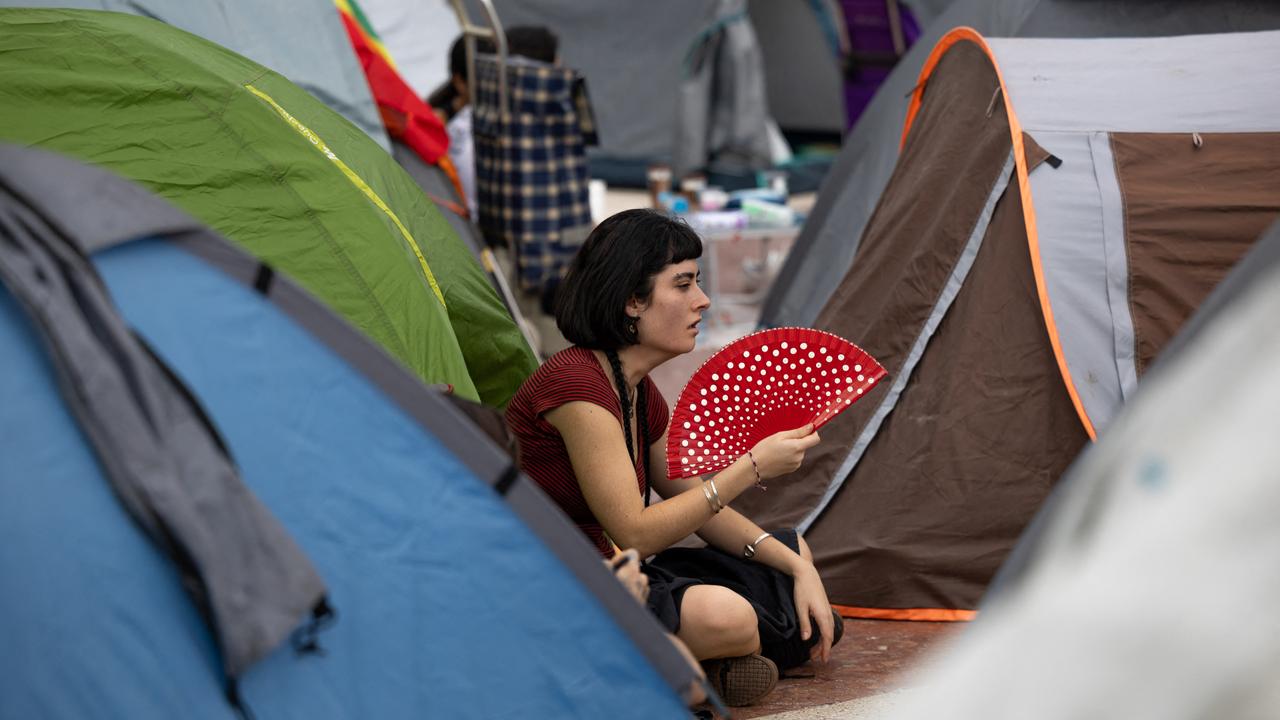 Spain approves lease protections as demonstrations intensify