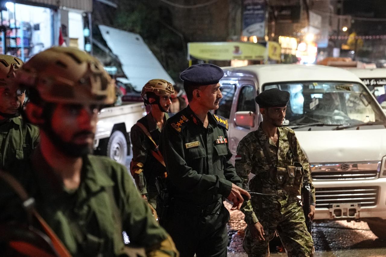 Yemen army says it hit Houthi targets 414 times in 24 hours