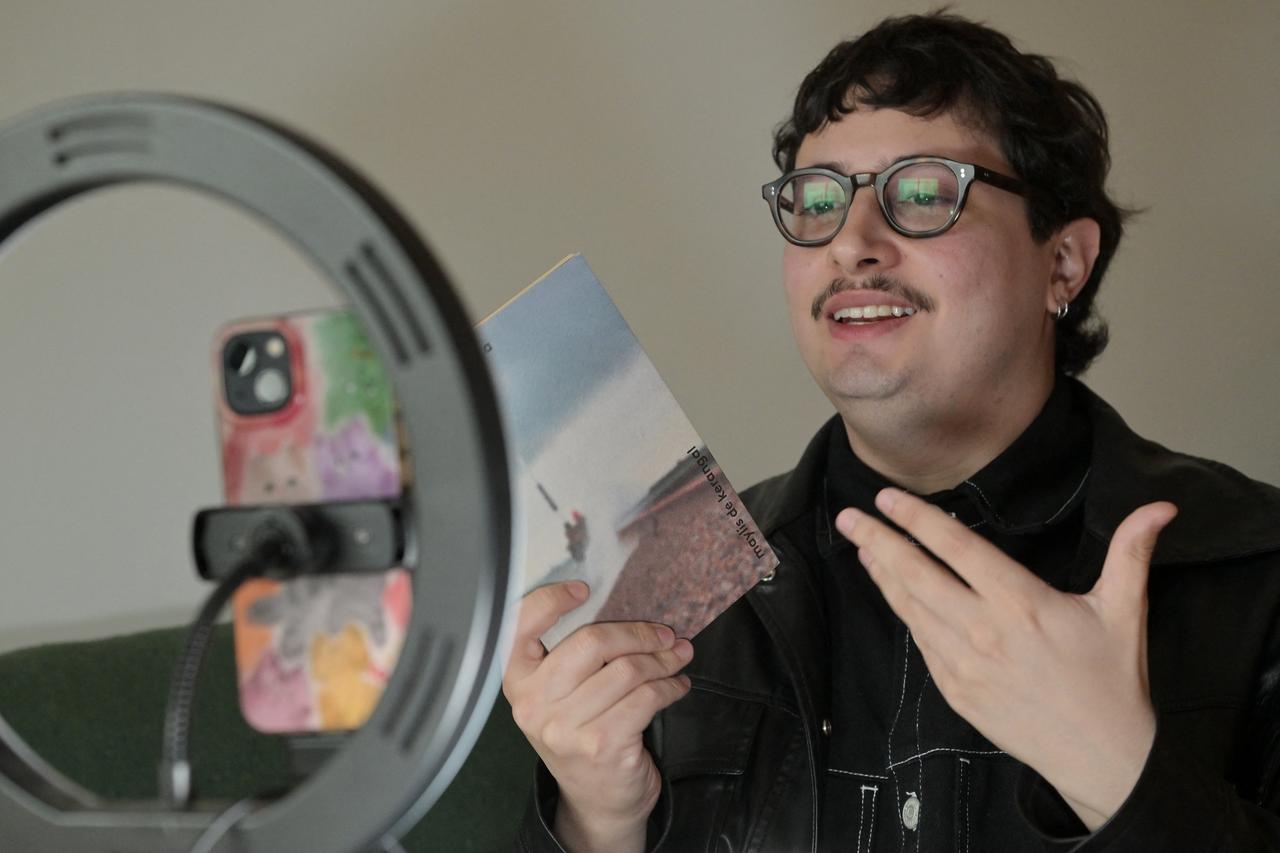 Brazilian book influencer Marcelo Nogueira, gestures during an interview in Sao Paulo, Brazil on August 25, 2026. (AFP Photo)