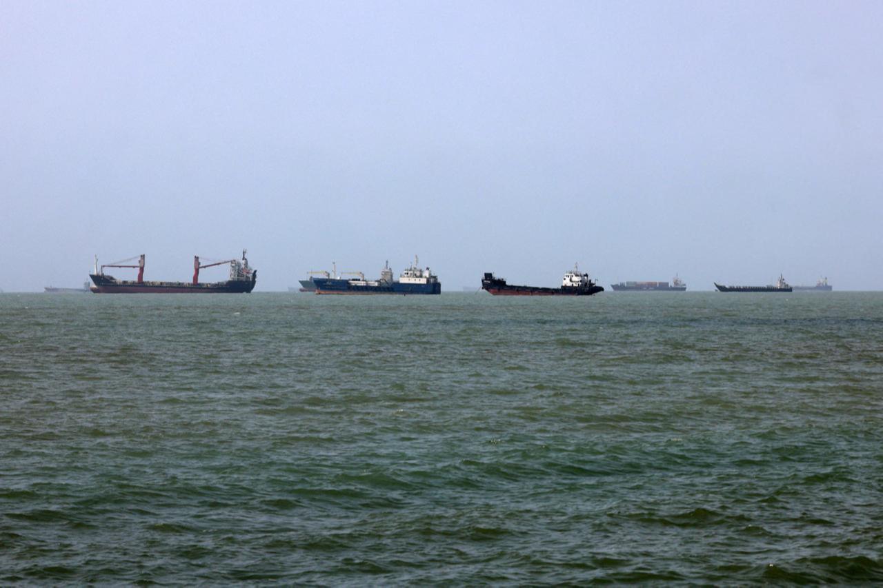 Hormuz shipping traffic remains well below 10-day average