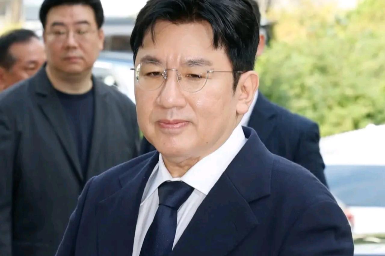 HYBE chief Bang faces prosecutors over alleged investor deception