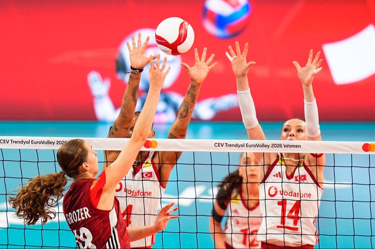 Türkiye's Eda Erdem Dundar (14) and Melissa Teresa Vargas (4) in action against Germany's Leana Grozer (18) during the CEV Women's European Volleyball Championship quarterfinal match between Türkiye and Germany at Sinan Erdem Sports Hall in Istanbul, Türkiye, on September 3, 2026. (AA Photo)