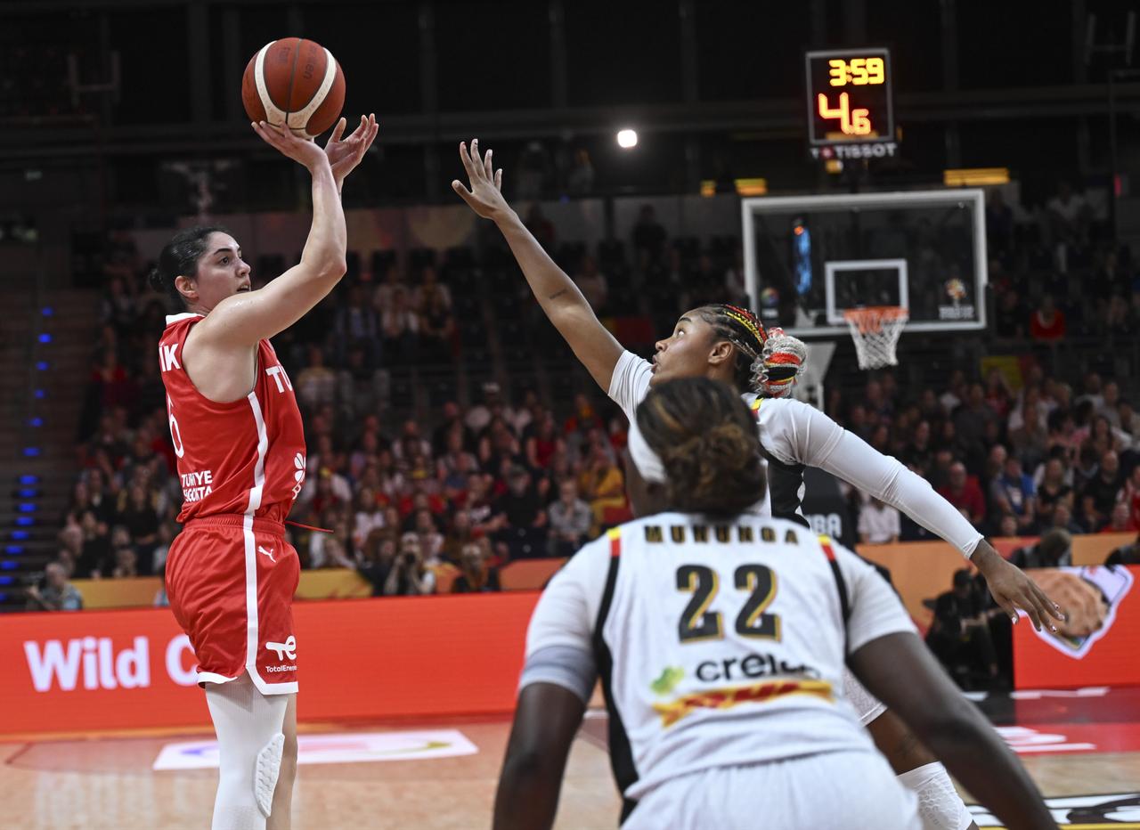 Goksen Fitik (6) of Turkiye in action during the FIBA Women's Basketball World Cup 2026 Group C match between Türkiye and Belgium at Max-Schmeling-Halle in Berlin, Germany, on September 4, 2026. (AA Photo)