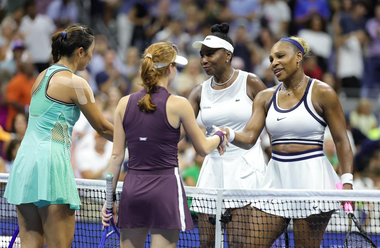 USA's Serena Williams (R) and her sister Venus Williams (2R) shake hands with Australia's Maya Joint (2L) and Taiwan's Chan Hao-ching (L) after losing their women's doubles first-round tennis match on Sept.4, 2026. (AFP Photo)
