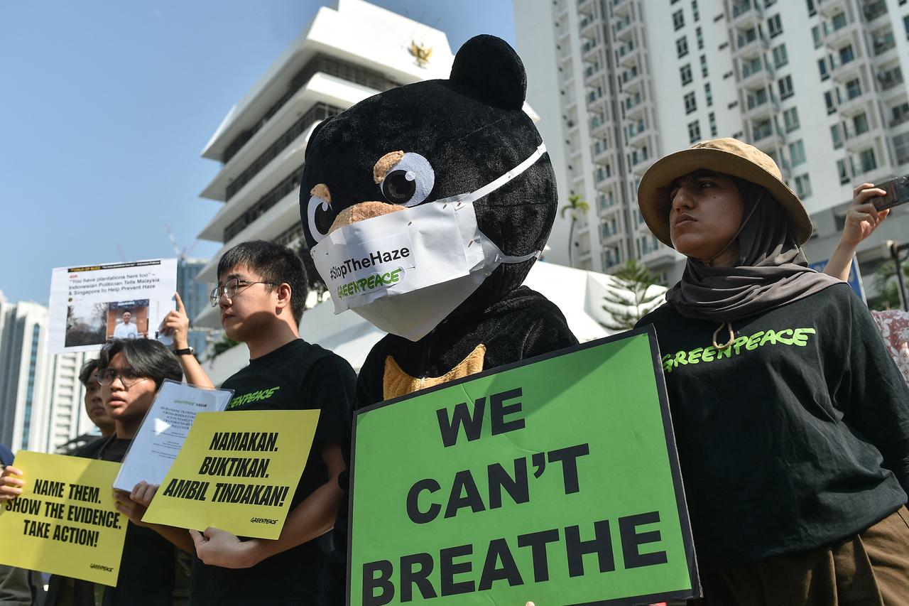Toxic haze chokes Southeast Asia as Indonesia's fires rage on