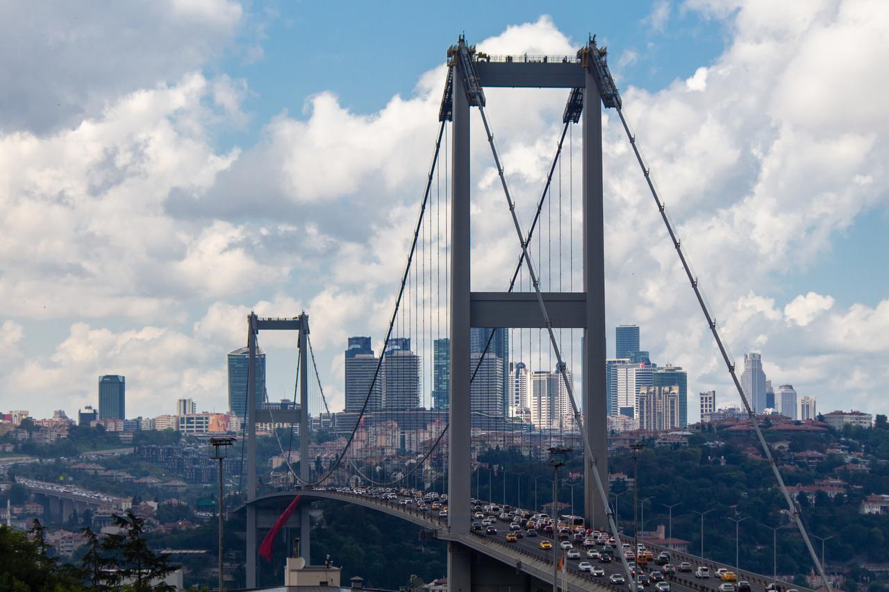 Türkiye puts Istanbul bridges in privatization program for operating rights