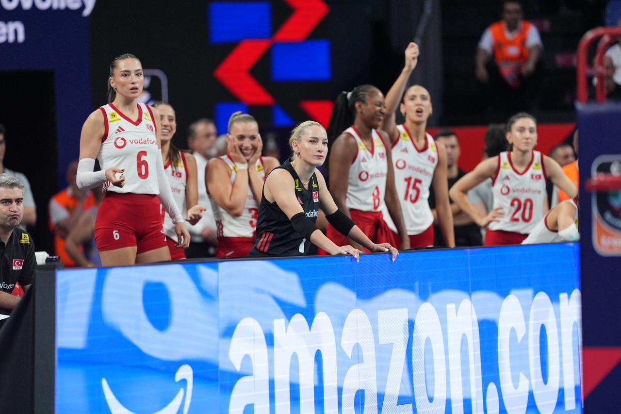 Türkiye reaches EuroVolley final after sweeping Serbia 3-0  
