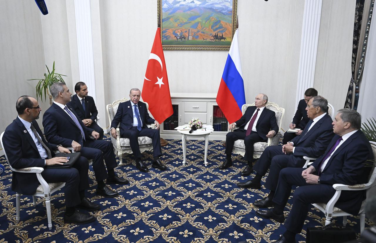 Turkish President Recep Tayyip Erdogan (C-L), meets with Russian President Vladimir Putin (C-R) ahead of Shanghai Cooperation Organisation (SCO) Heads of State Summit in Bishkek, Kyrgyzstan on September 1, 2026. (AA Photo)