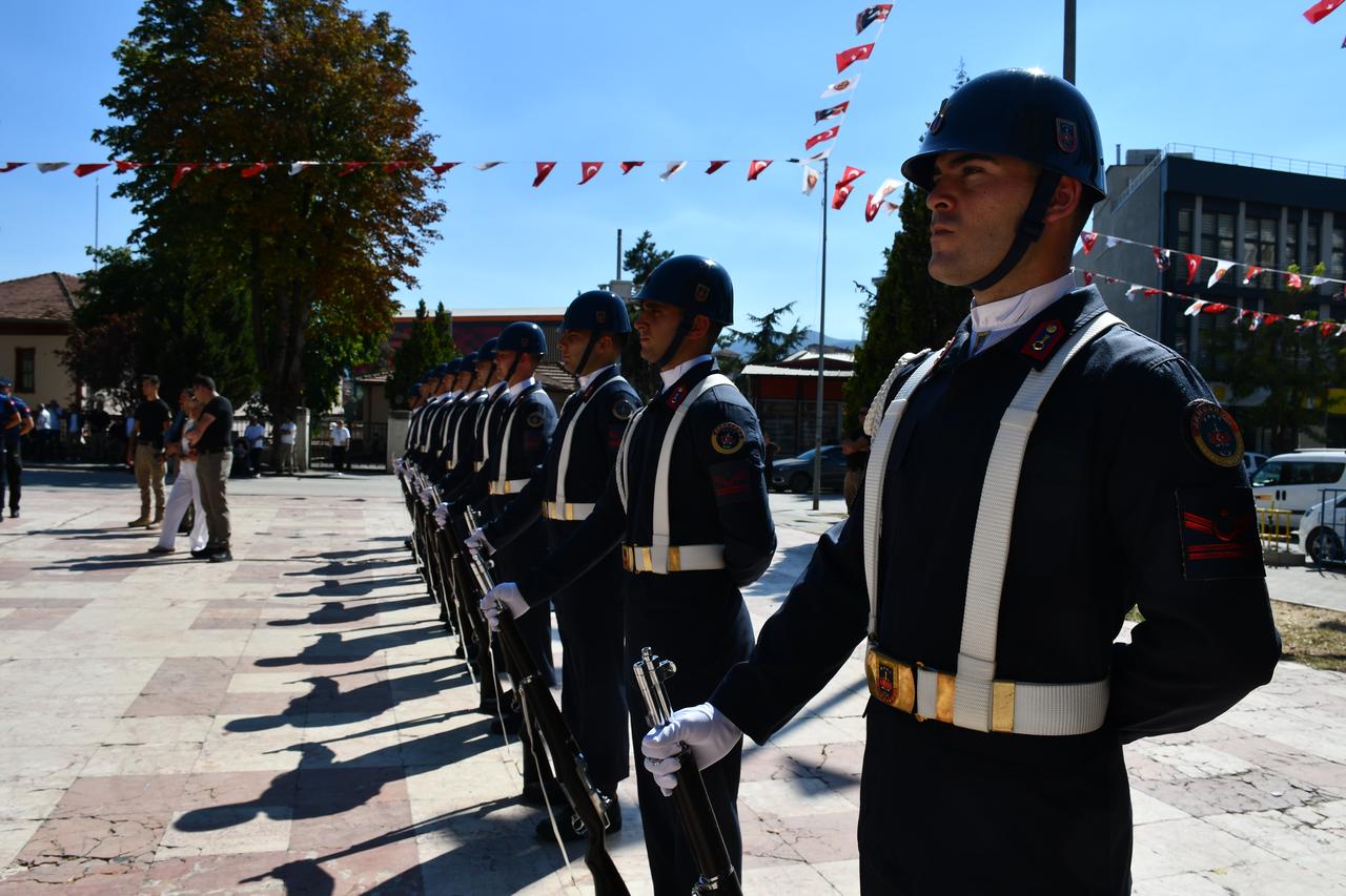 Members of the honor guard stand at attention during the ceremony marking the 104th anniversary of Bilecik's liberation from enemy occupation. (AA Photo)