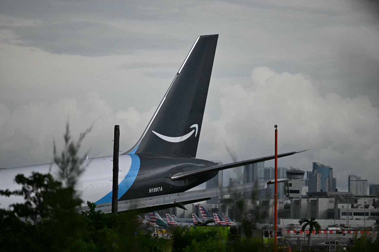 Boeing 767 freighter runs off runway at Miami International Airport