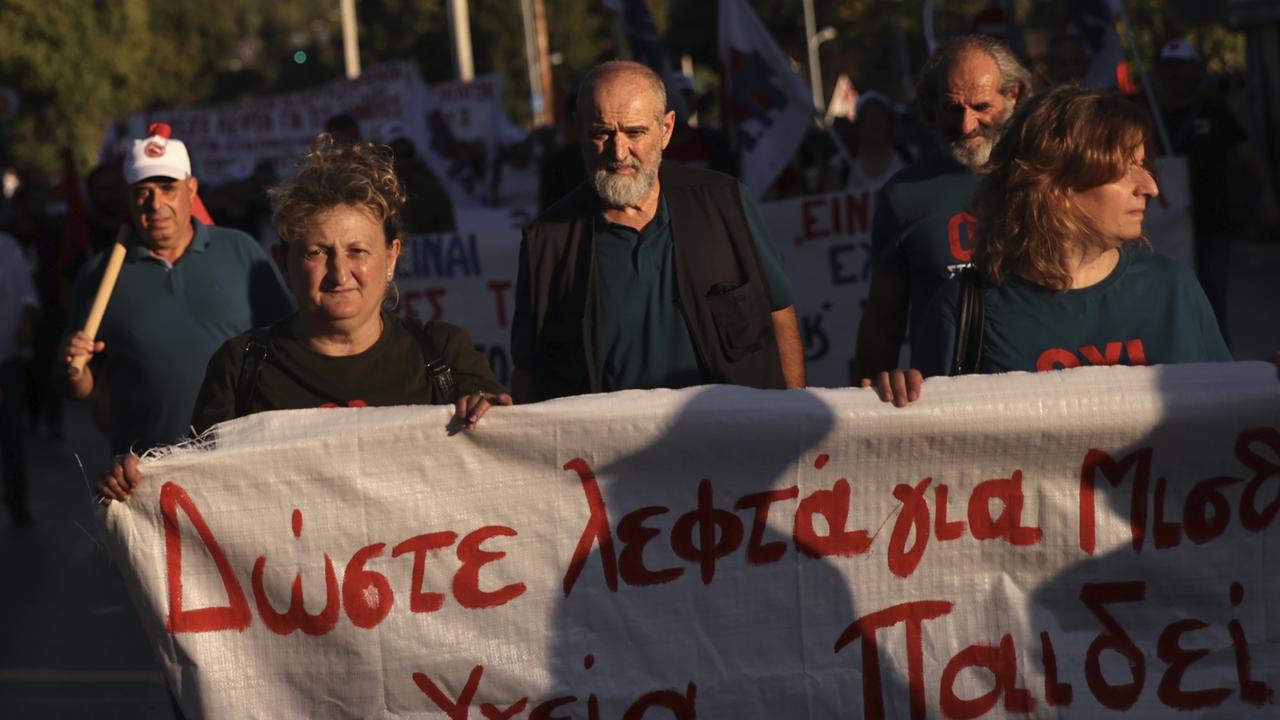 Greek unions, farmers protest government policies in Thessaloniki