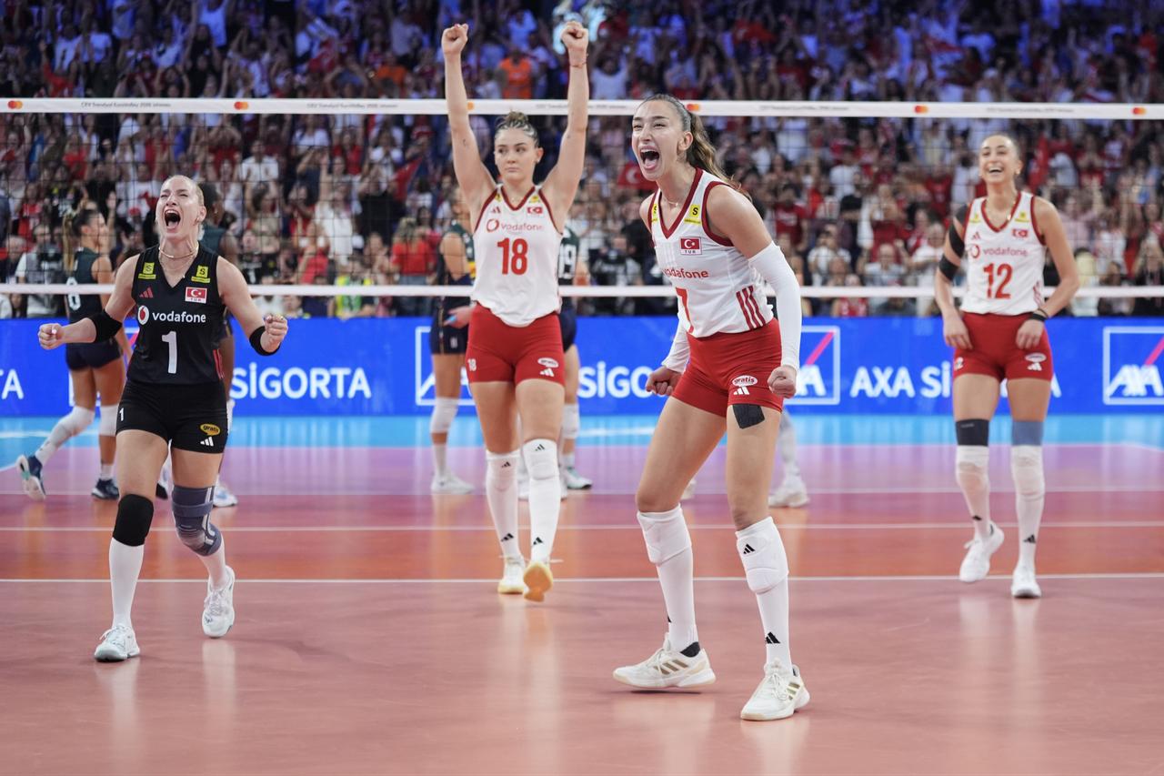 Türkiye's national women's volleyball team celebrates after being crowned champions of the 2026 CEV European Volleyball Championship following their five-set win over Italy in Istanbul on September 6, 2026. (AA Photo)