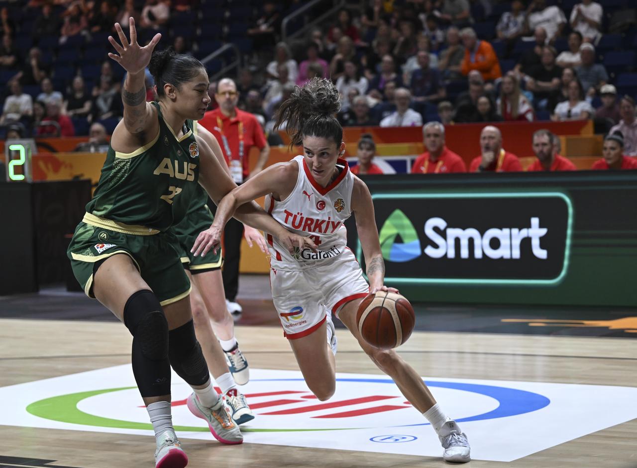Türkiye's Isabelle Yacoubou drives past an Australian defender during their FIBA Women's Basketball World Cup 2026 Group C match. (AA Photo)