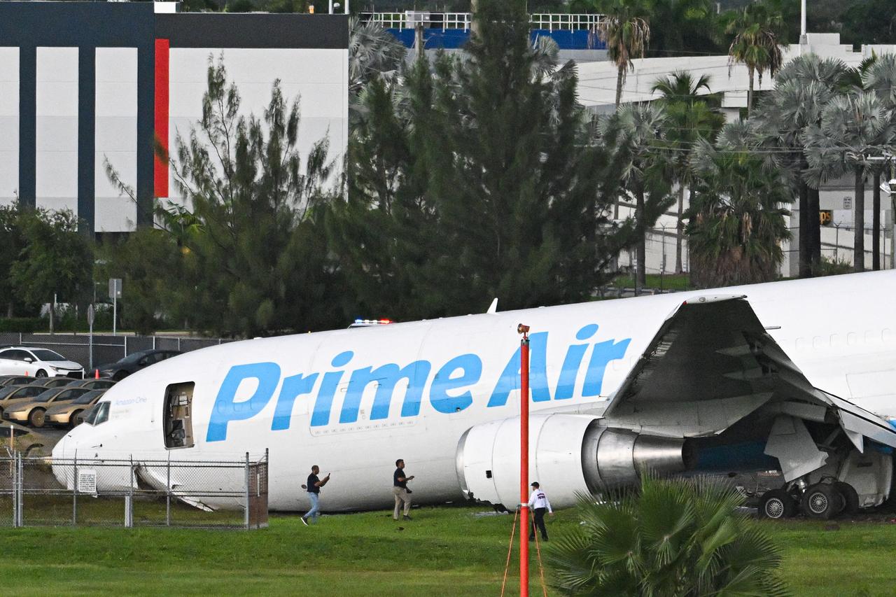 5 killed, 5 injured as Amazon cargo plane overruns Miami runway