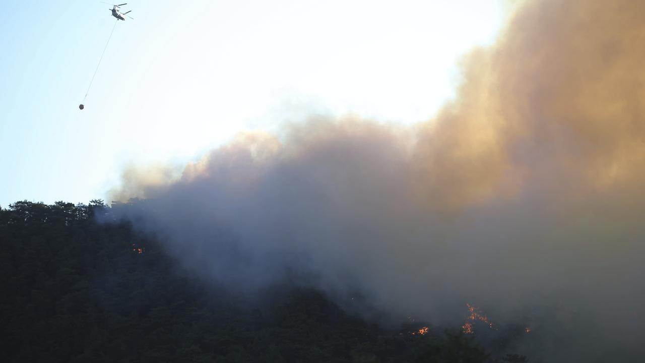 Forest fire spreads across 2 districts in Mugla, Türkiye