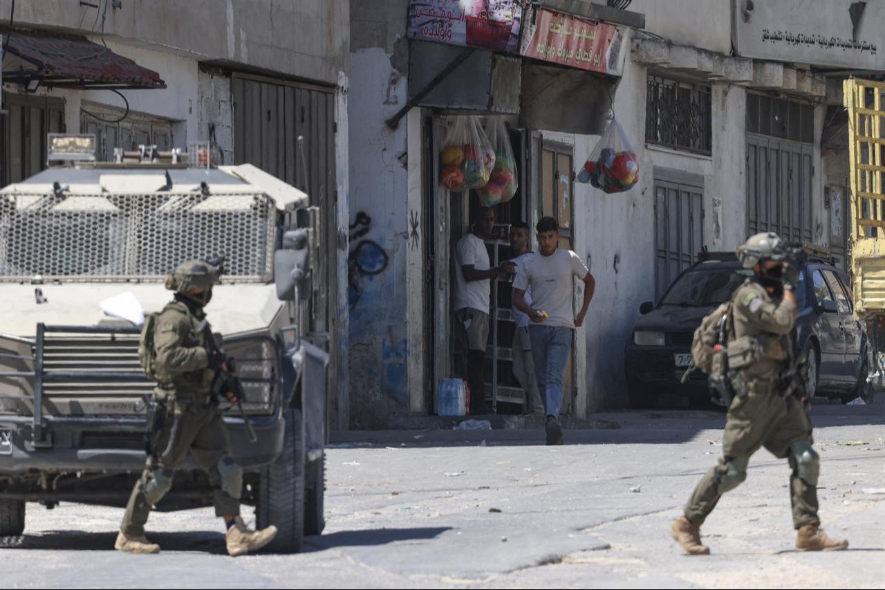Israeli army soldiers carry out a military operation at the Askar camp for Palestinian refugees, east of Nablus in the Israeli-occupied West Bank on September 4, 2026. (AFP Photo)