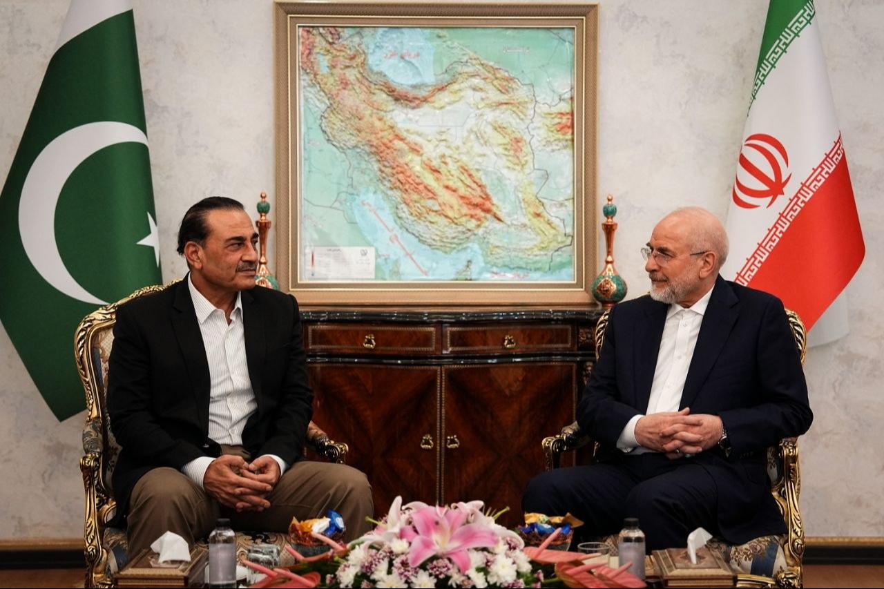 Pakistan's army chief, Field Marshal Asim Munir (L), meets with Iranian Parliament Speaker Mohammad Bagher Ghalibaf (R) during his visit to Tehran, Iran, Aug. 24, 2026. (Iranian Parliament Speaker's Office/Handout)