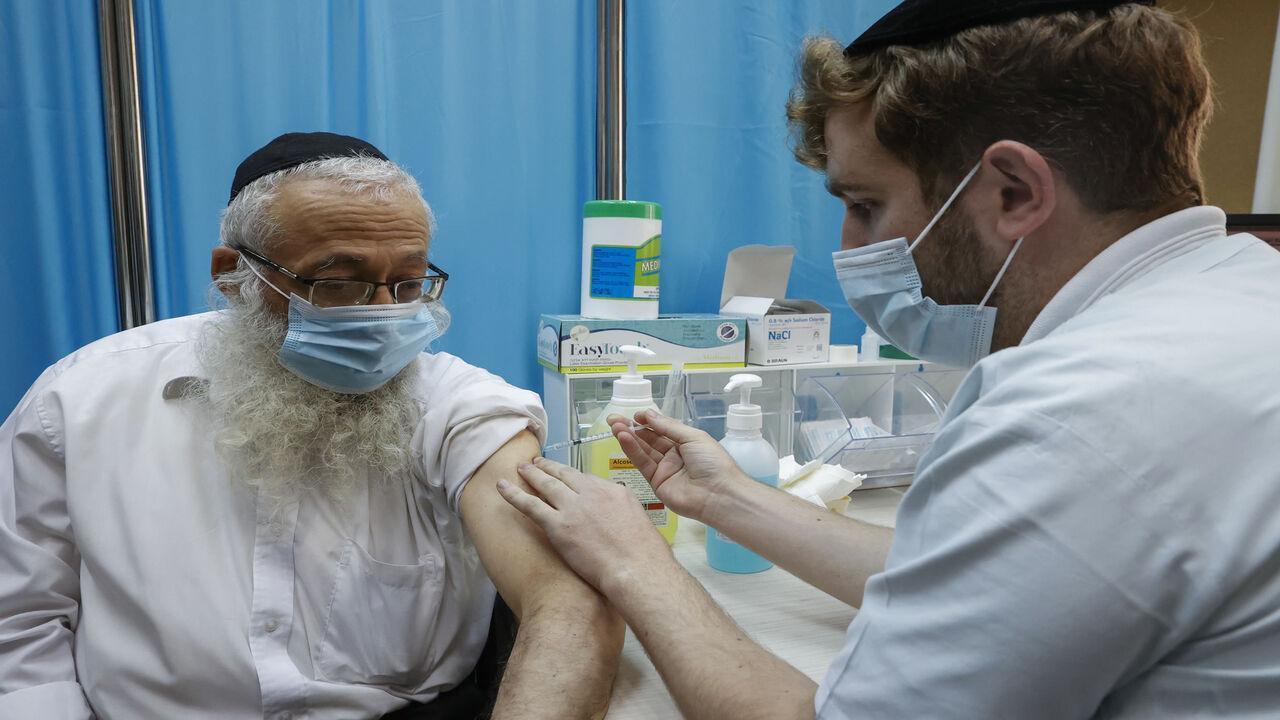 A health-care worker administers a coronavirus vaccine at Clalit Health Services in the ultra-Orthodox city of Bnei Brak, Israel, Jan. 6, 2021. (AFP Photo)