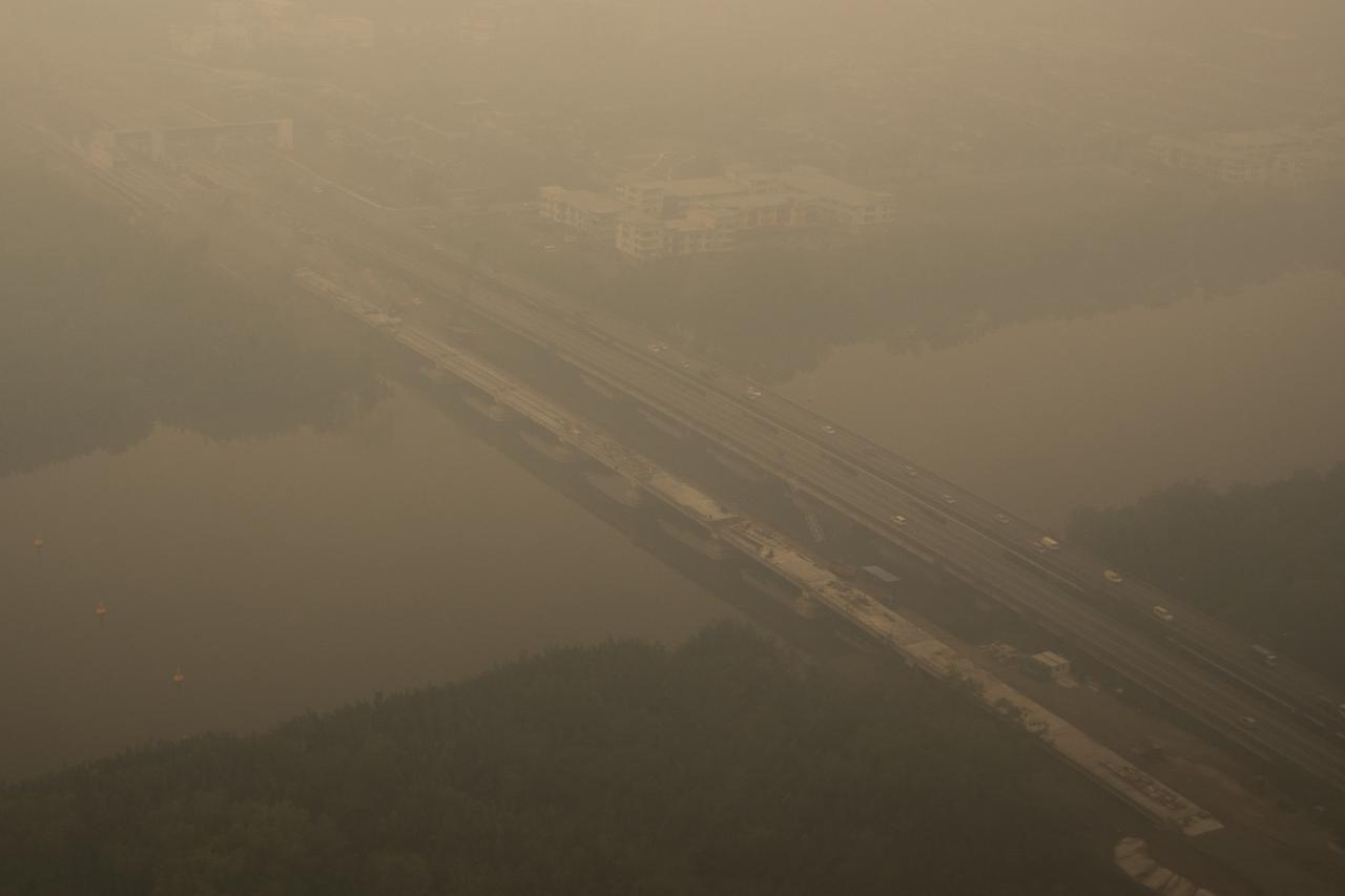 Malaysia lifts Sarawak haze emergency, warns air still very unhealthy