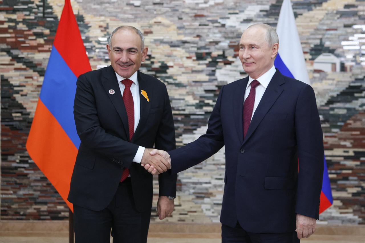 Putin invites Pashinyan to Moscow for talks on EU integration: Kremlin