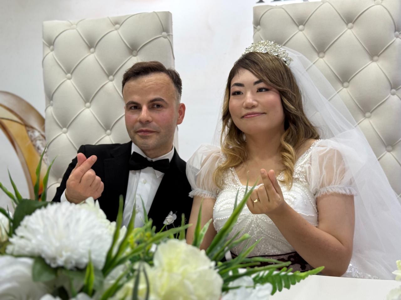 Japanese bride Hiroe Ohashi and Turkish groom Isa Bozak pose during their wedding celebration in Duzce, Türkiye, July 12, 2025. (IHA Photo)