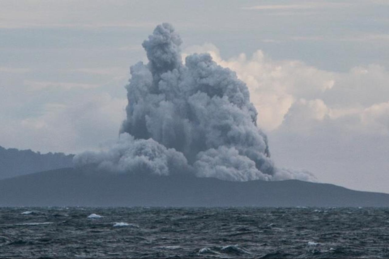 Mount Anak Krakatau releases a thick column of volcanic ash during an eruption in the Sunda Strait, Indonesia, Sept. 5, 2026. (AA Photo)