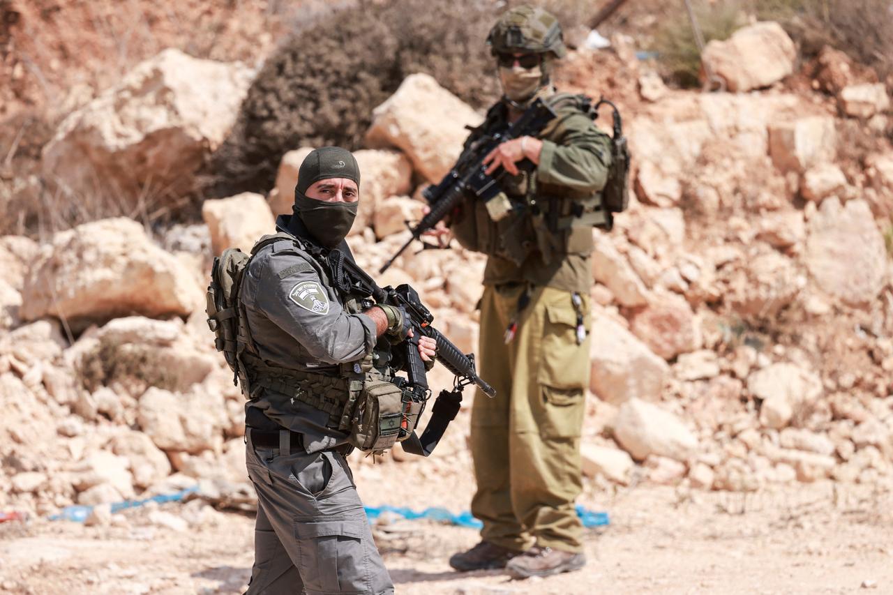 Israeli ministers call for retaliation as UK prepares West Bank trade ban