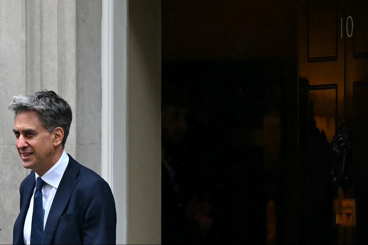 Britain's Foreign Secretary Ed Miliband departs after attending a cabinet meeting at 10 Downing Street in London on September 8, 2026. (AFP Photo)