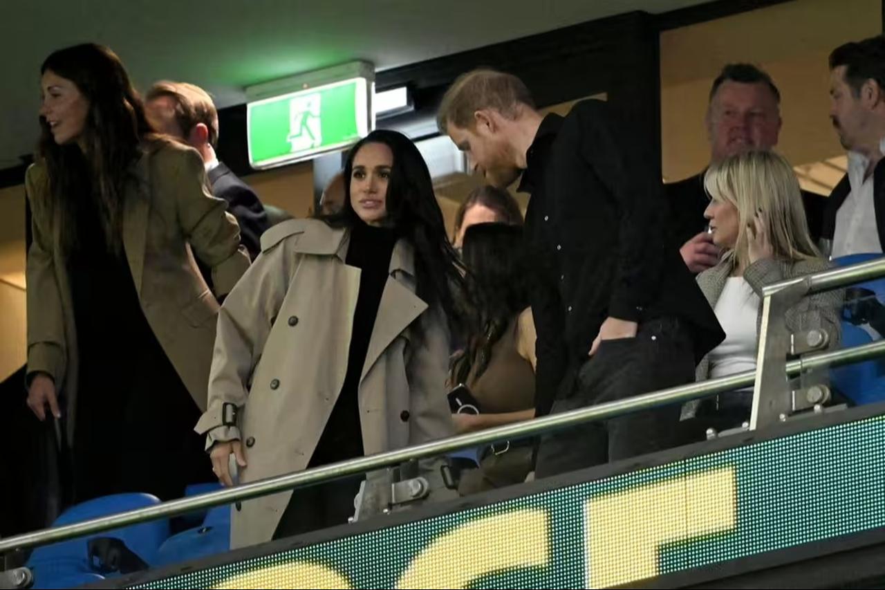 Britain's Prince Harry, Duke of Sussex, and his wife Meghan, Duchess of Sussex, arrive to watch a Super Rugby match between the NSW Waratahs and Moana Pasifika at Allianz Stadium in Sydney, April 17, 2026. (AFP Photo)