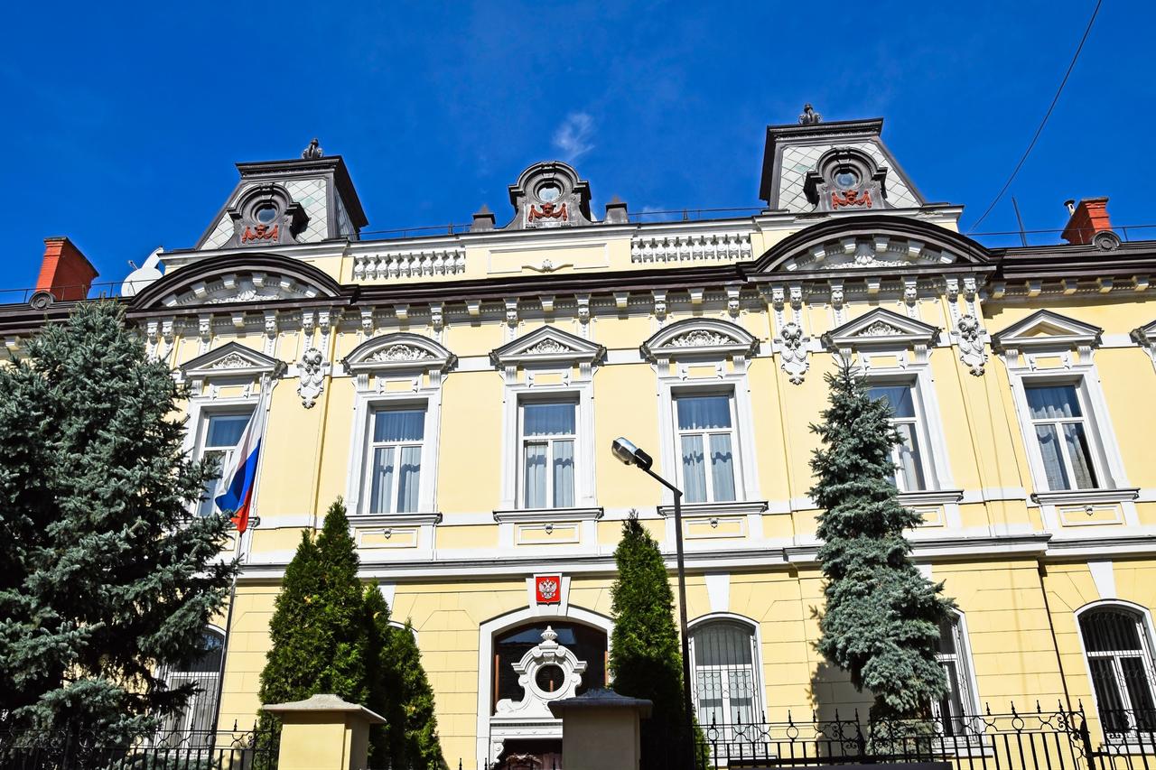 Russia threatens 'painful' retaliation after Hungary expels diplomats