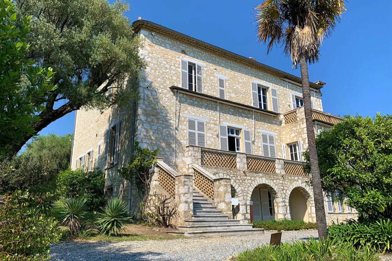 Thieves steal works worth $10M from Renoir museum in France: Mayor