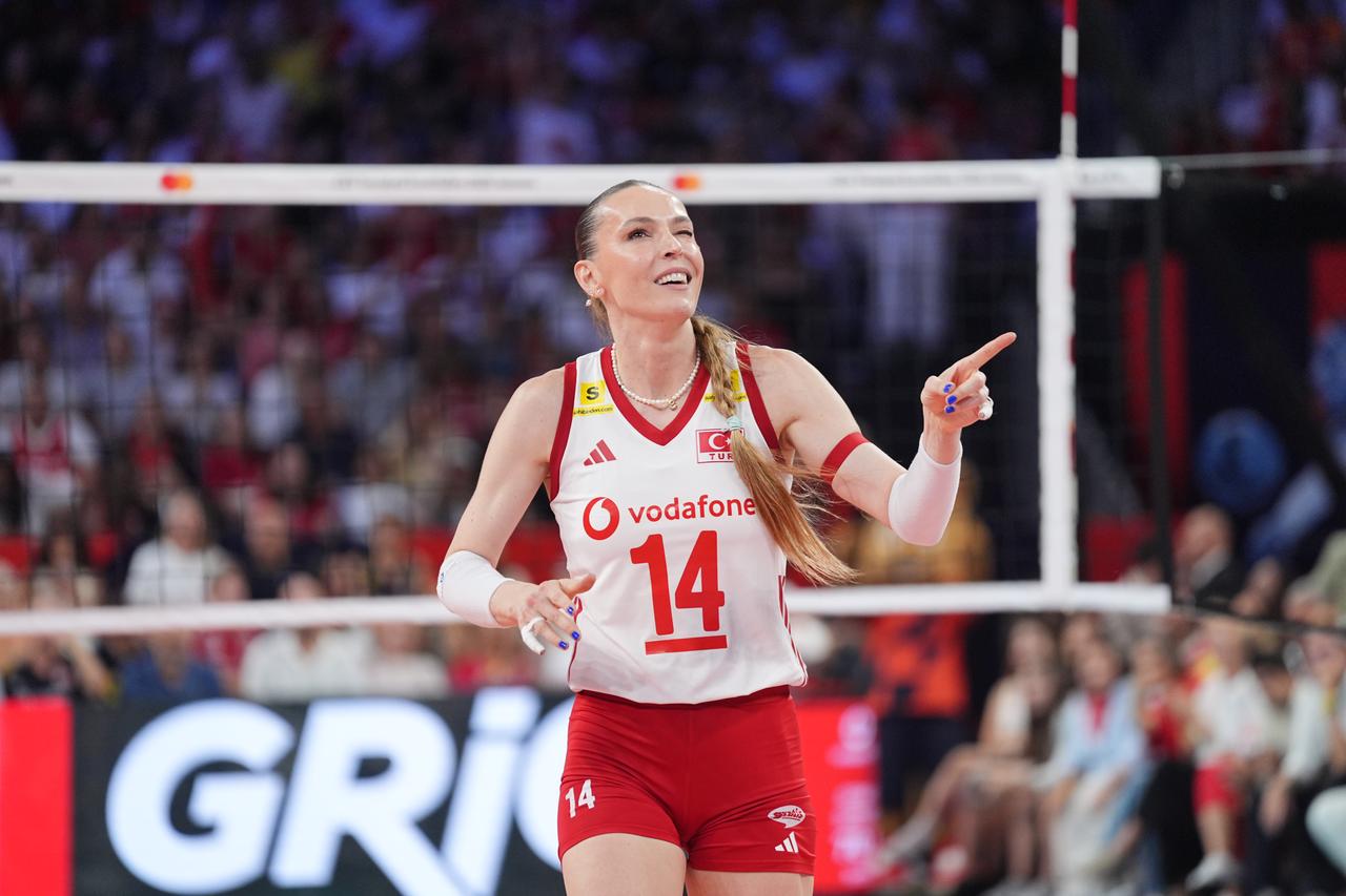 Eda Erdem of Türkiye celebrates after victory at the CEV Women's European Volleyball Championship semifinal match between Türkiye and Serbia at Sinan Erdem Sports Hall in Istanbul, Türkiye, on September 5, 2026. (AA Photo)
