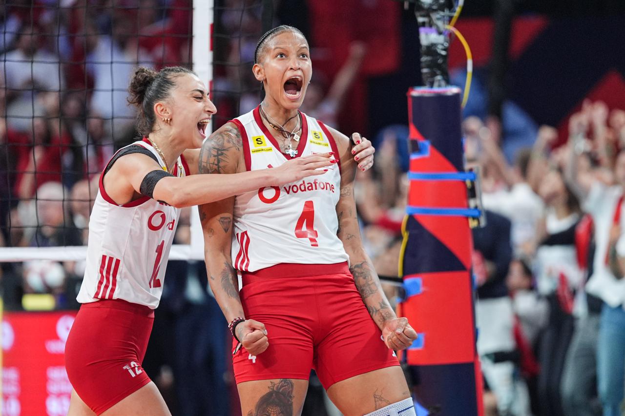 Türkiye national volleyball team players Elif Sahin (L) and Melissa Vargas (R) celebrate during the CEV EuroVolley 2026 Women's European Volleyball Championship Final between Italy and Türkiye at Sinan Erdem Sports Hall in Istanbul, Türkiye, on September 6, 2026. (AA Photo)