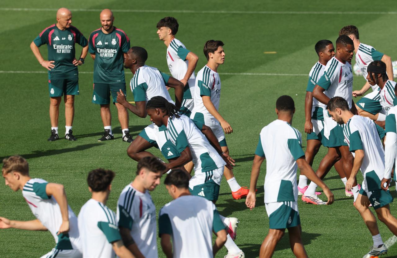 Real Madrid's Turkish midfielder #15 Arda Guler (C) attends a training session at the Ciudad Real Madrid training ground in Madrid on September 7, 2026 ahead of the UEFA Champions League first round day 1 football match between Real Madrid and Inter Milan. (AFP Photo)