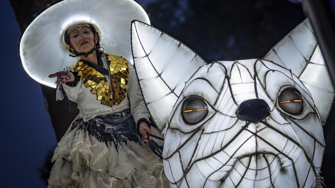 Izmir International Fair hosts glowing fox puppet street show