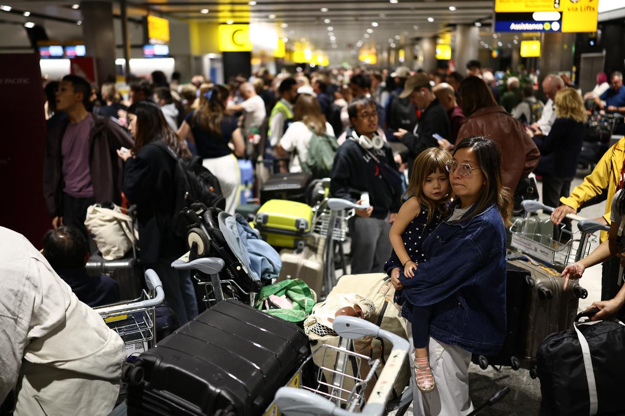 More than 150 flights cancelled as UK air traffic chaos rolls into day 2