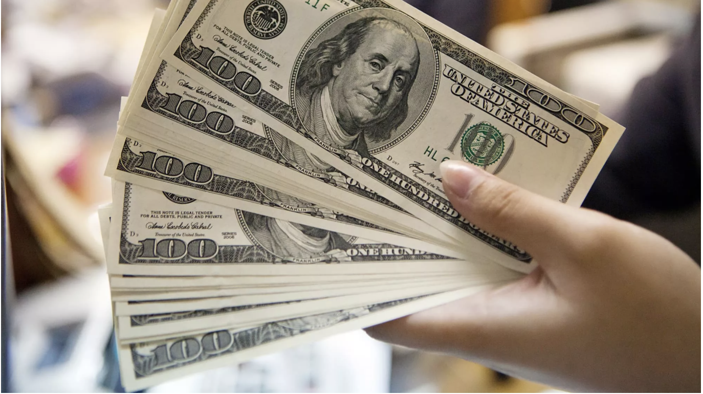 How did dollar, euro gold and Bitcoin trade at the start of the day?