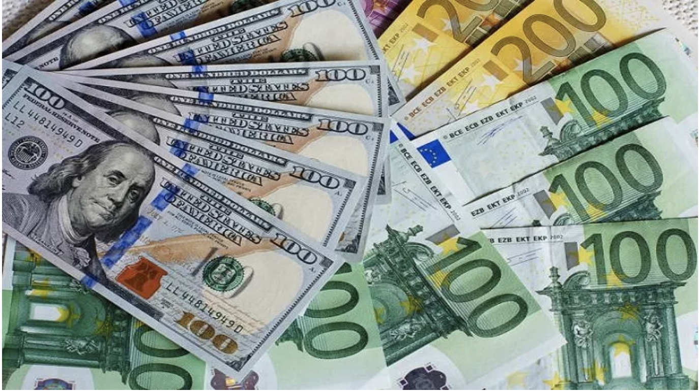 How did dollar, euro gold and Bitcoin trade at the start of the day?
