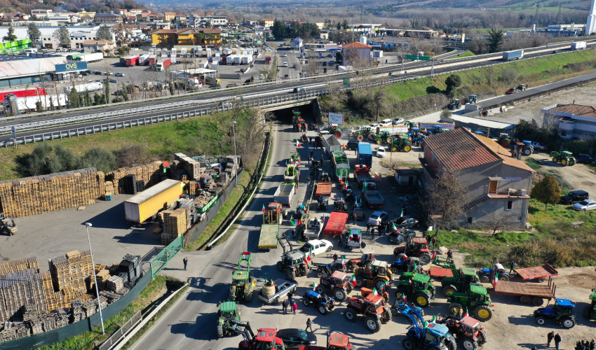 European farmers mobilize: Tractors roll into Rome in massive protest