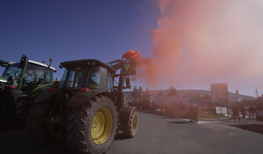 European farmers mobilize: Tractors roll into Rome in massive protest