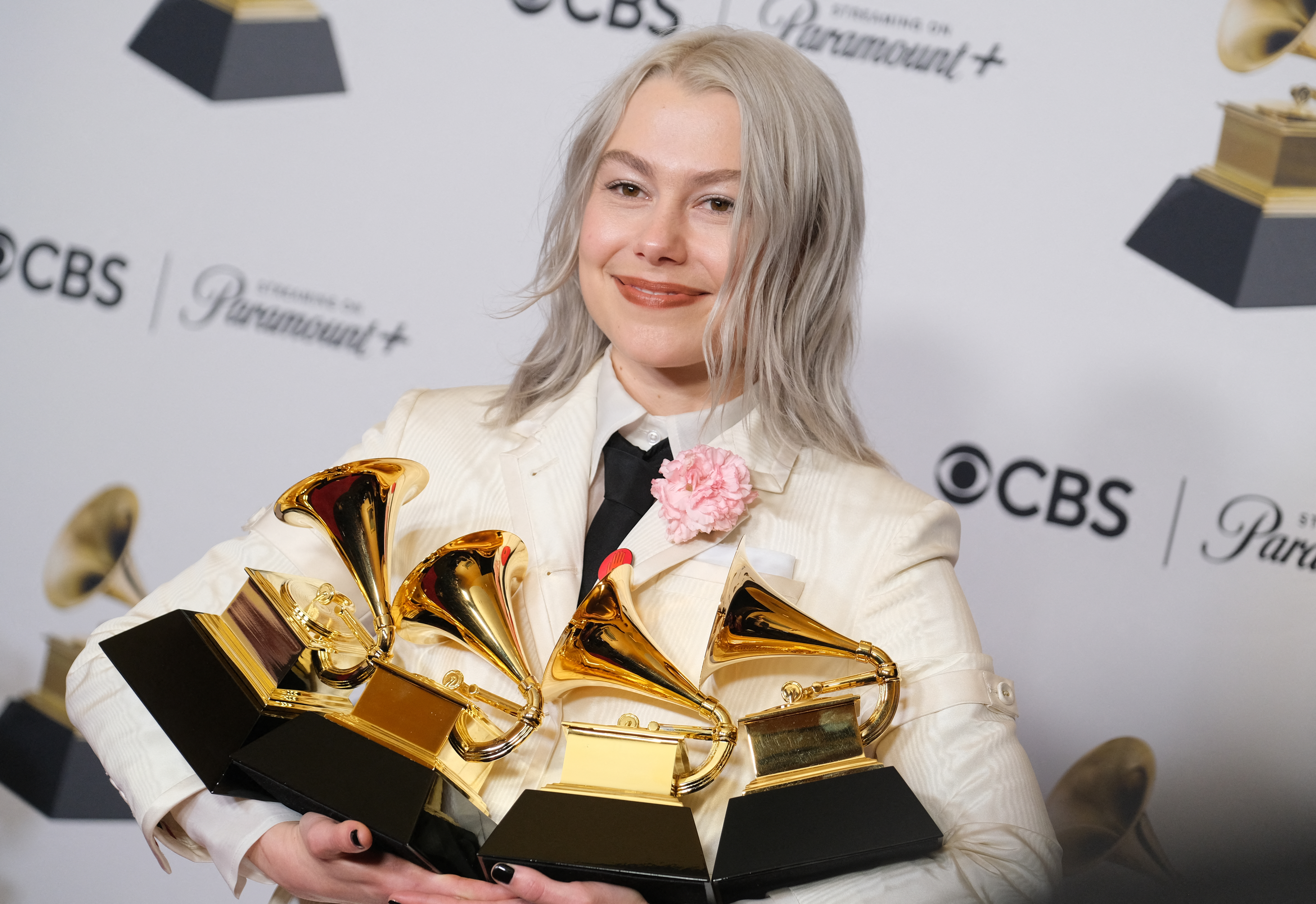 Female artists dominate 66th Grammys: Taylor Swift sets record