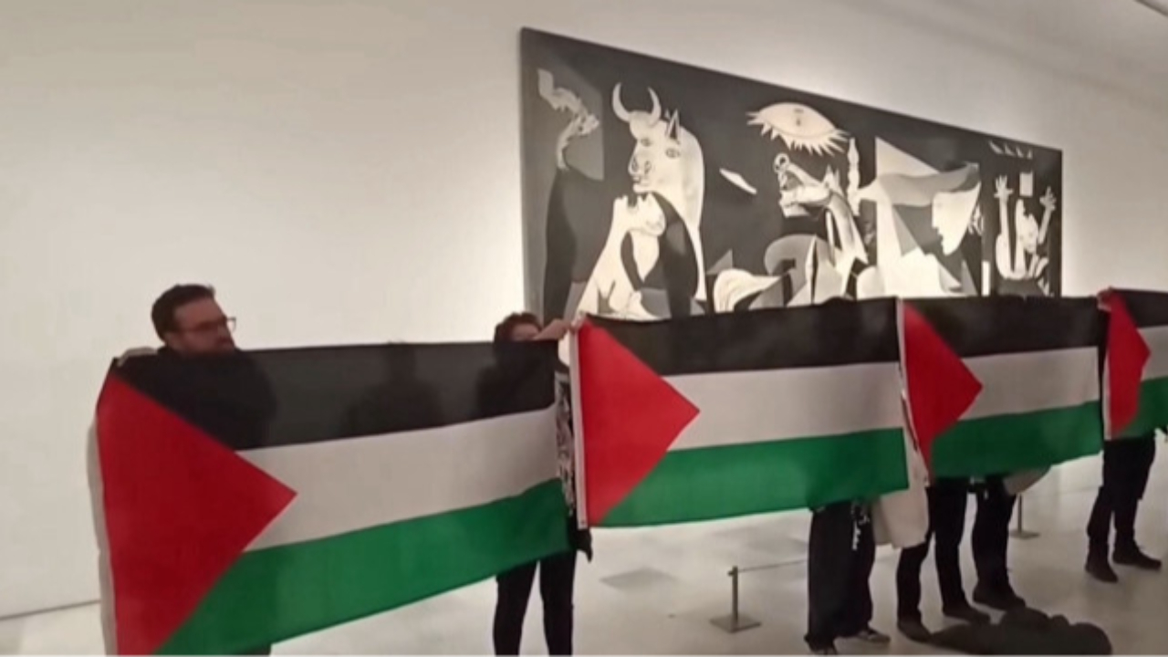 Palestinian protesters use Picasso's 'Guernica' as symbol of solidarity to condemn Israel