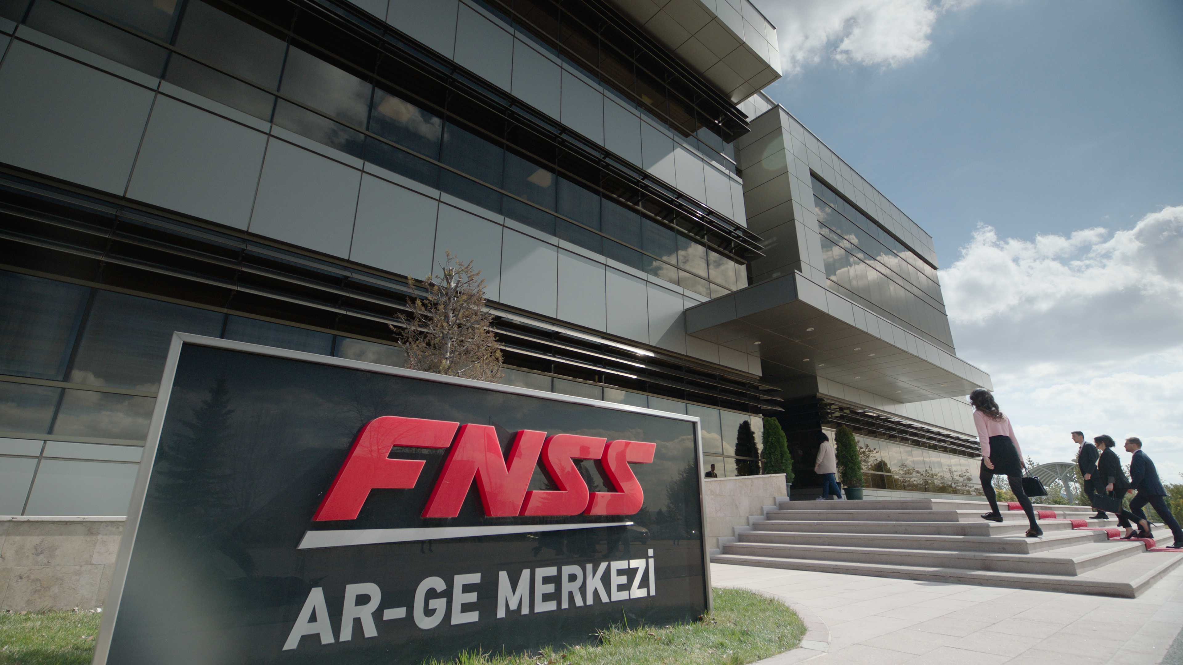 Turkish defense industry achieves multiple innovations with military land vehicles