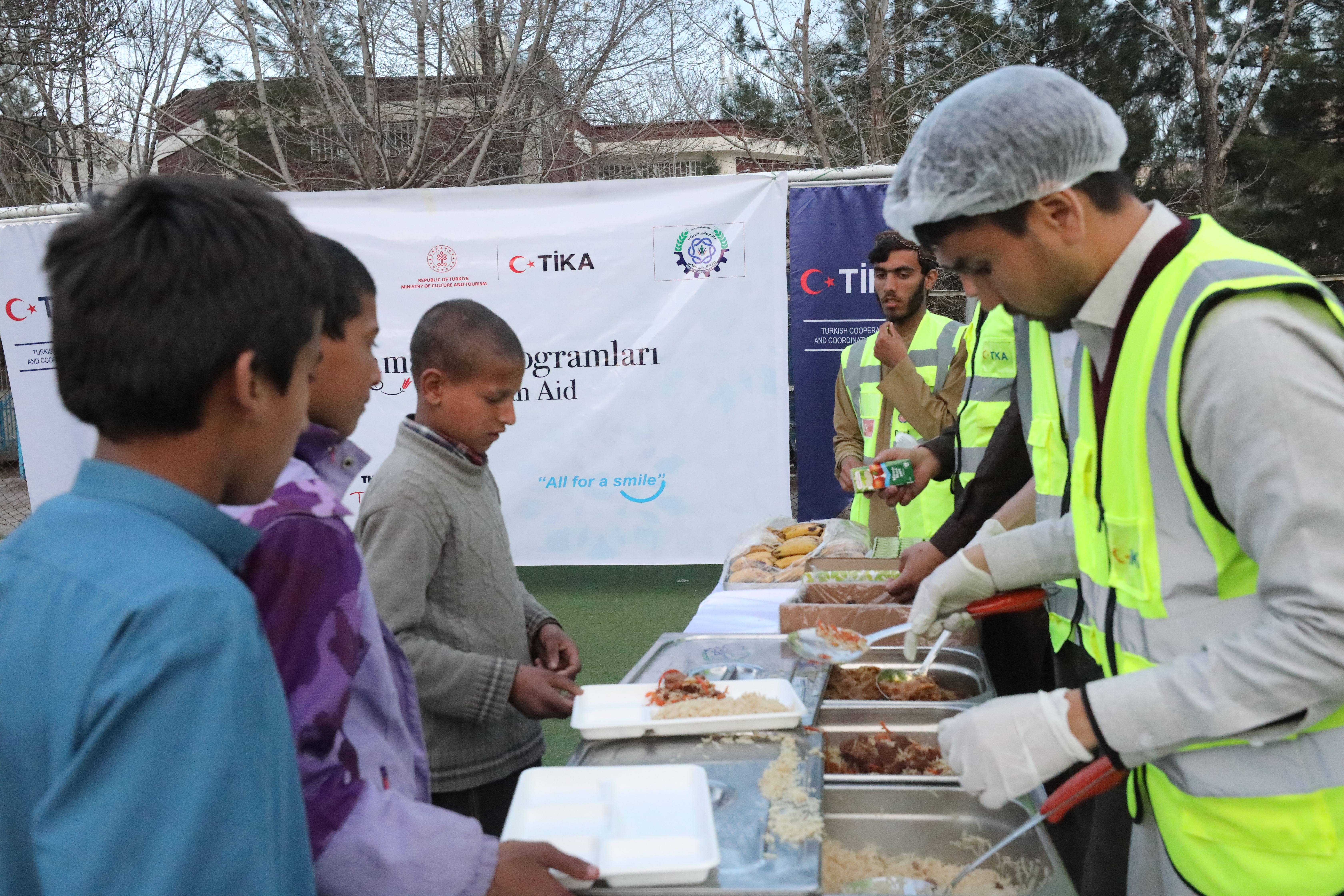 TIKA oganizes iftar programs for thousands in Afghanistan